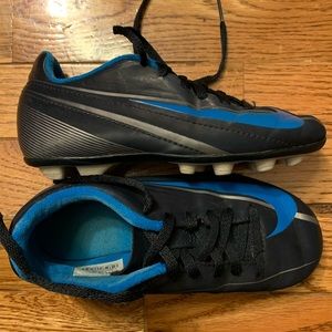 Soccer cleats